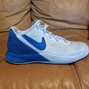 Boy's Size 2y Nike shoes